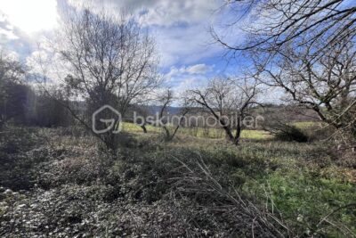 🌿 Terrain constructible 1 860 m² – Peyrignac (24210) – Cadre calme et verdoyant – NR pièces – NR chambres – 1860 m²