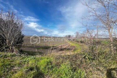 *** TERRAIN CONSTRUCTIBLE ET VIABILISE *** – NR pièces – NR chambres – 886 m²