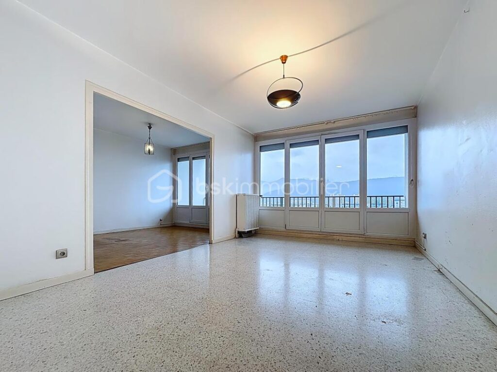 Coup de cœur – T4 transformé en T3 – 77 m² – 8ᵉ étage, vue imprenable, balcon – 4 pièces – 3 chambres – 77 m²