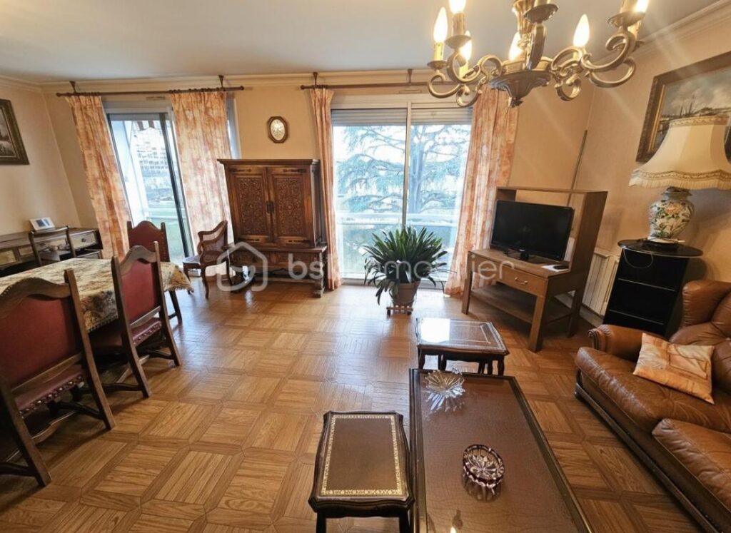 Appartement plein entre ville de Roanne – 4 pièces – 2 chambres – 92 m²