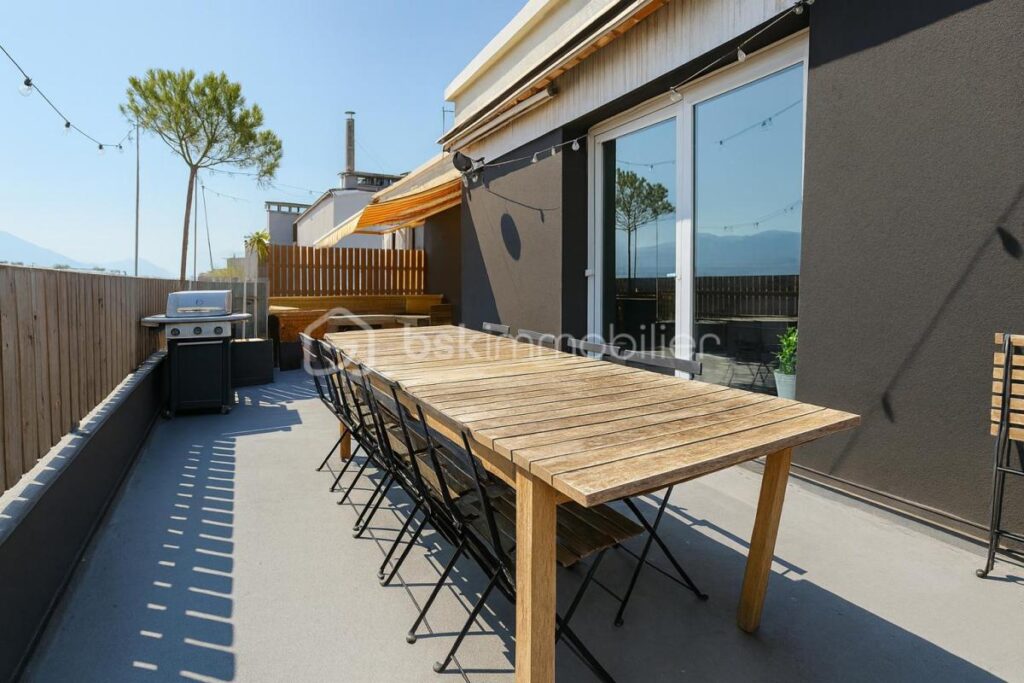 💎 RARE – T3 dernier étage, terrasse 30 m² + jacuzzi – Vue panoramique Grenoble – 3 pièces – 2 chambres – 62 m²