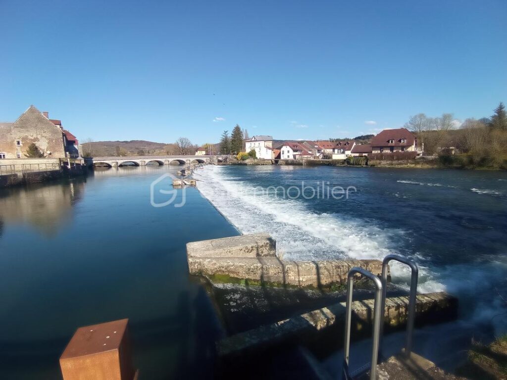 DANS MAISON, COMBLES AMENAGEABLE DANS SITE MAGNIFIQUE, EXPO.SUD, VUE PANORAMIQUE SUR LA LOUE!!!! – 1 pièce – NR chambres – 200 m²