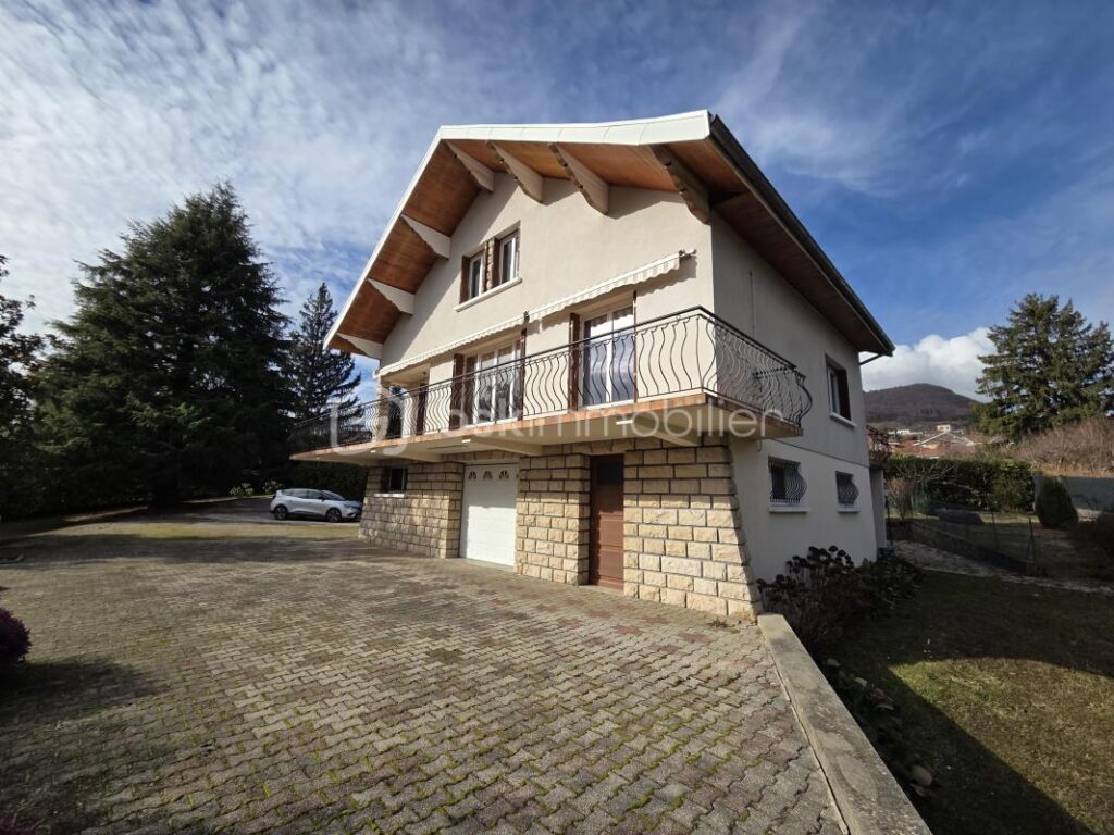 Coublevie Maison Individuelle avec 2300 m² de terrain 420 000 € – 6 pièces – 4 chambres – 230 m²