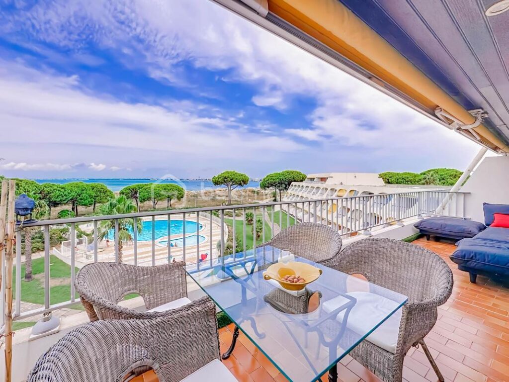 EXCLUSIVITÉ *** Magnifique Appartement T3 de standing Dernier étage Vue Mer Piscine à Port Camargue *** – 3 pièces – 2 chambres – 70 m²