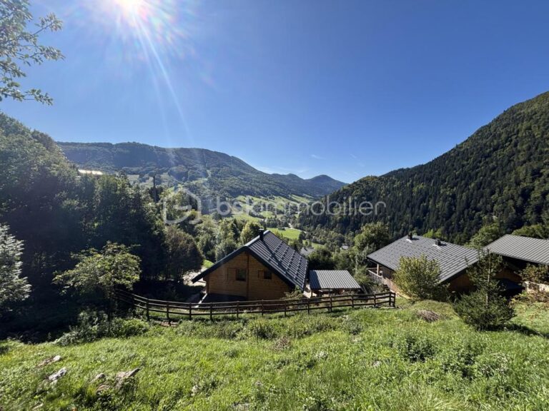 Terrain de 875m² non viabilisé libre de constructeur – AILLON-LE-JEUNE – NR pièces – NR chambres – 875 m²