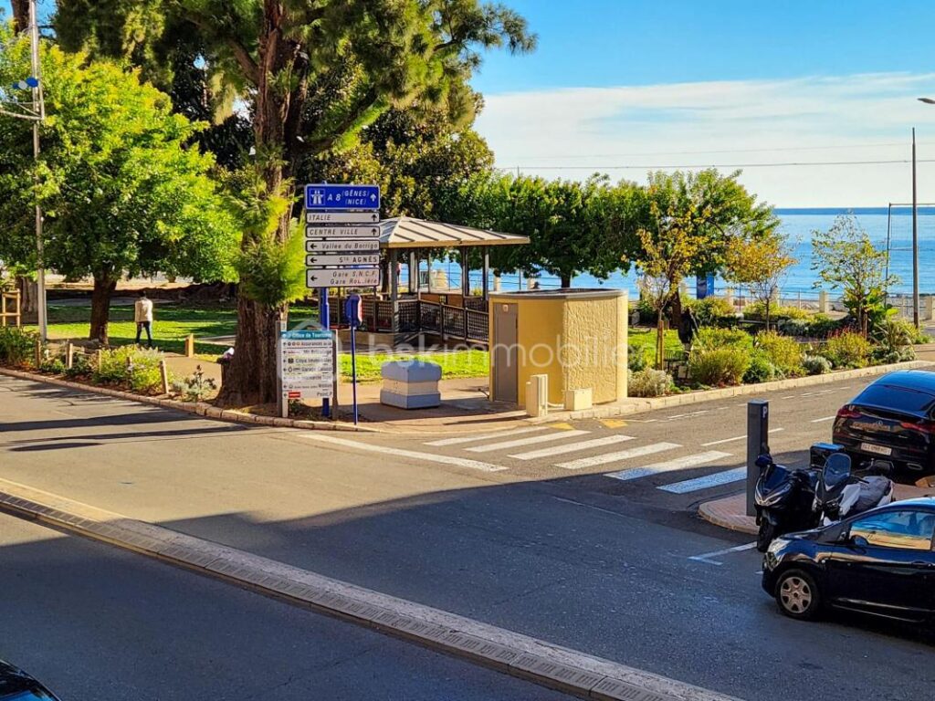 Appartement 3 pièces avec balcon • vue mer • 30m des plages – 3 pièces – 2 chambres – 70 m²