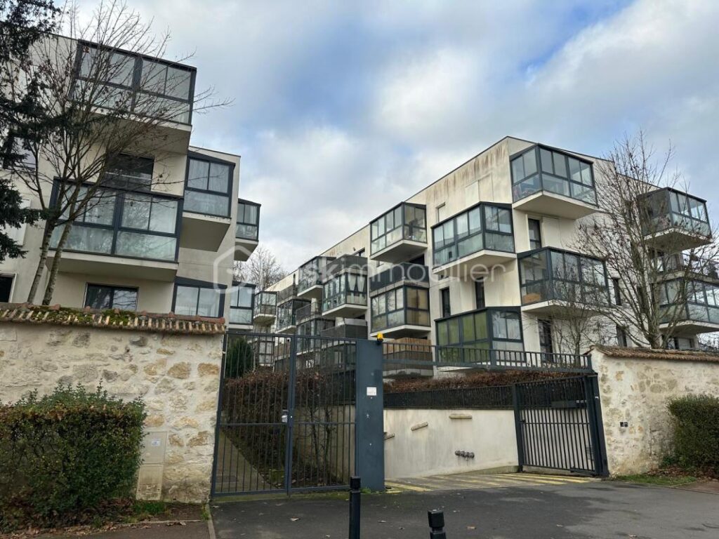 A saisir – Appartement lumineux et spacieux de 82 m² aux normes PMR – Résidence récente – Quartier de la Mairie – Louvres (95) – 4 pièces – 3 chambres – 82 m²