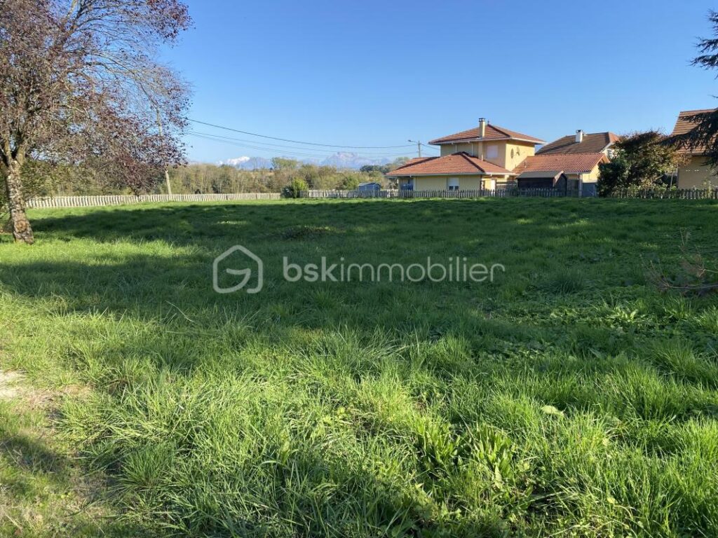 Terrain en vente à Lornay – NR pièces – NR chambres – 617 m²