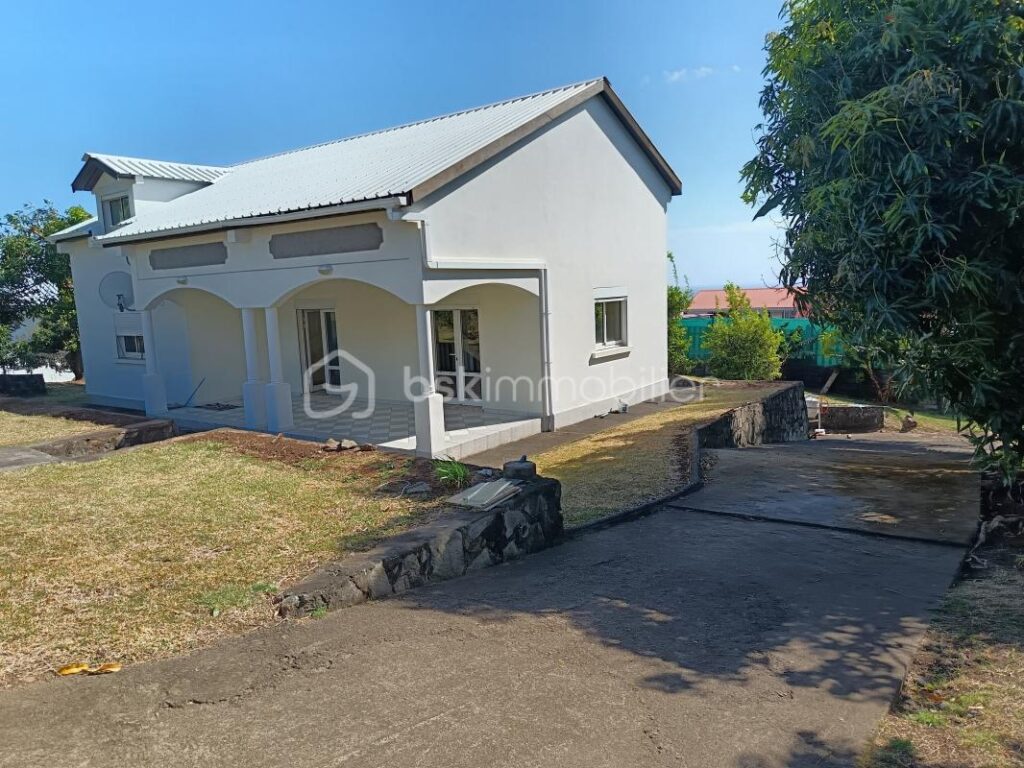 Villa F4/5 de 118m² secteur la Bretagne – 5 pièces – 3 chambres – 118 m²