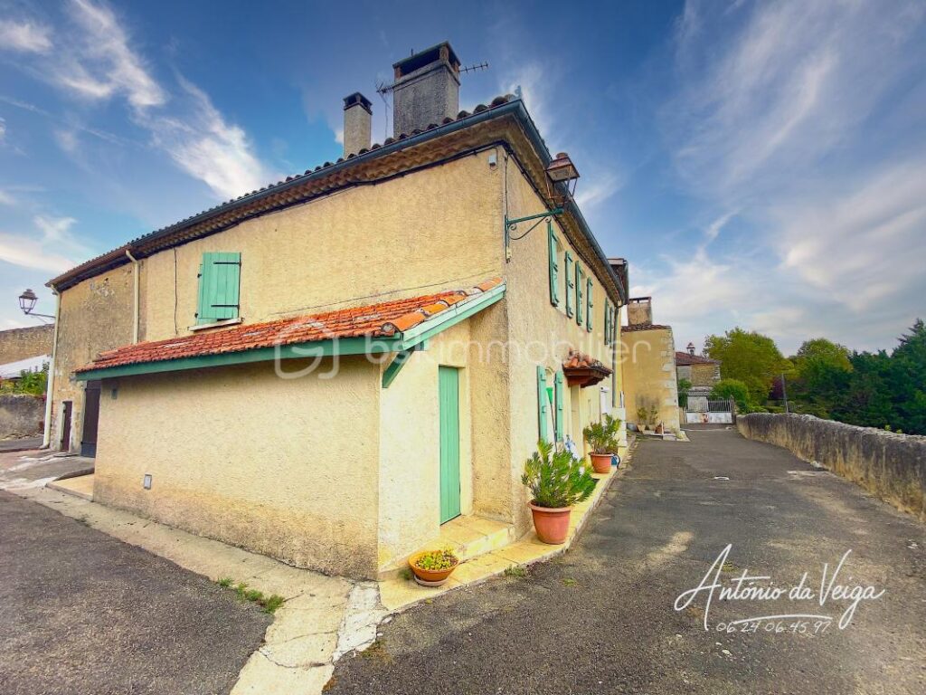 Spacieuse maison de village avec vue panoramique – 6 pièces – 4 chambres – 125 m²