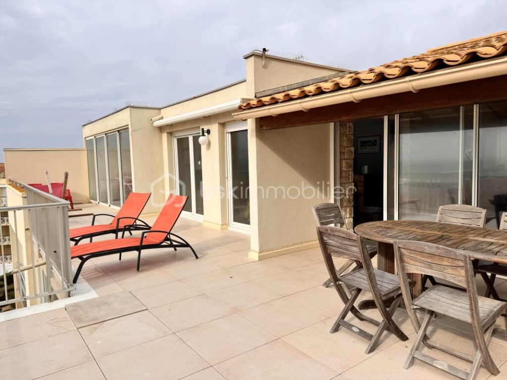 Maison sur toit – Vue mer – Dernier étage – Terrasse 56 m² – 4 chambres – Entièrement meublé – 5 pièces – 4 chambres – 116 m²