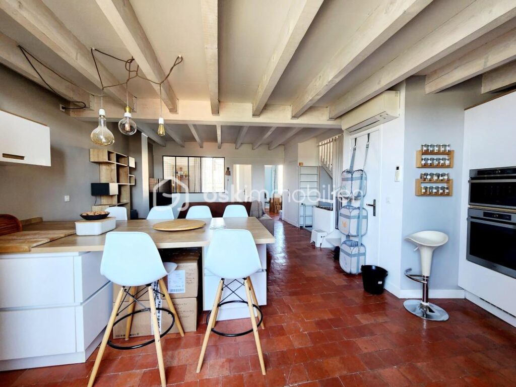 T4 rénové avec terrasse tropézienne et garage double – 4 pièces – 3 chambres – 85 m²