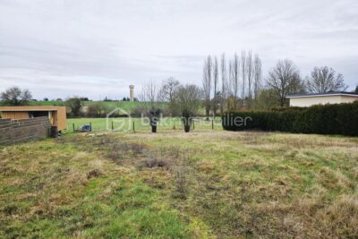 25 minutes de Tours – Dans village tous commerces – NR pièces – NR chambres – 791 m²