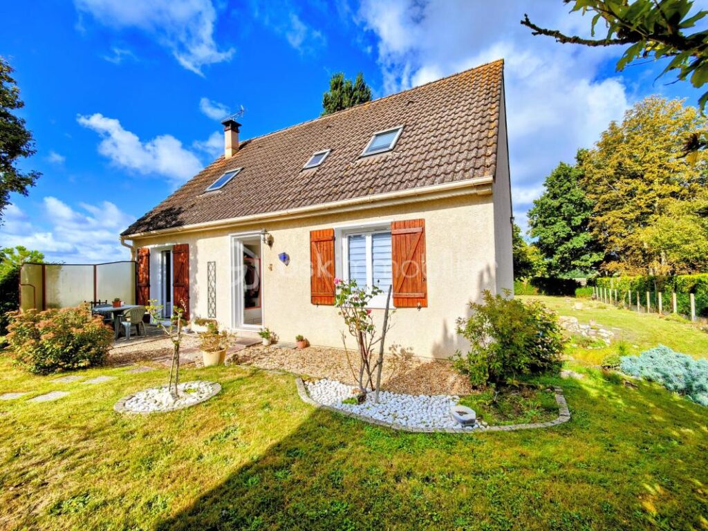 Maison familiale 4/5ch au calme avec jardin arboré vue sur la plaine – 7 pièces – 4 chambres – 113 m²