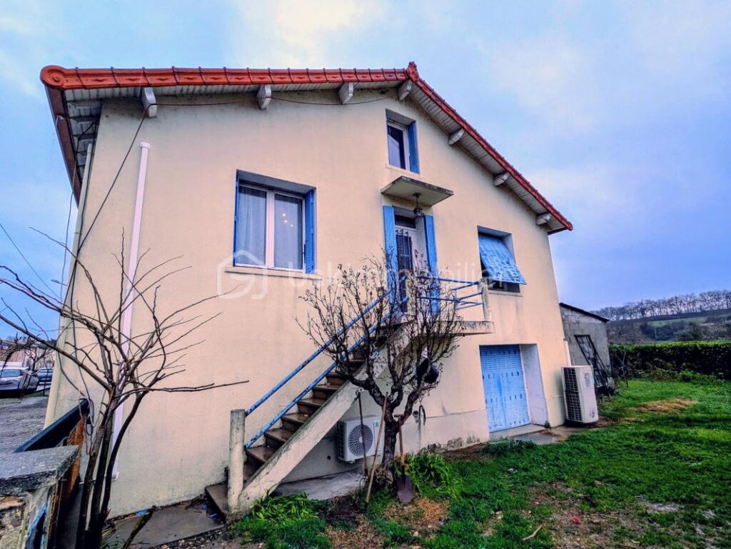 Maison individuelle dans petit village – 6 pièces – 4 chambres – 114 m²