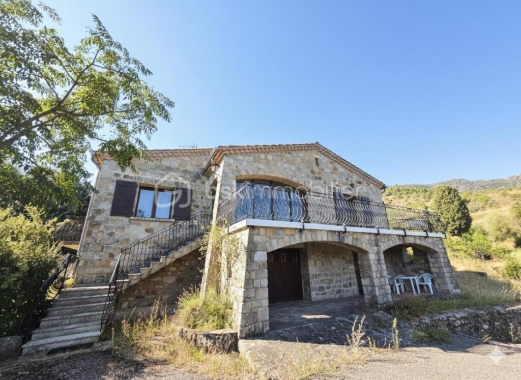 SUD ARDÈCHE – LES VANS : MAISON TRADITIONNELLE AVEC VUE PANORAMIQUE ET DOUBLE LOGEMENT – 6 pièces – 4 chambres – 163 m²