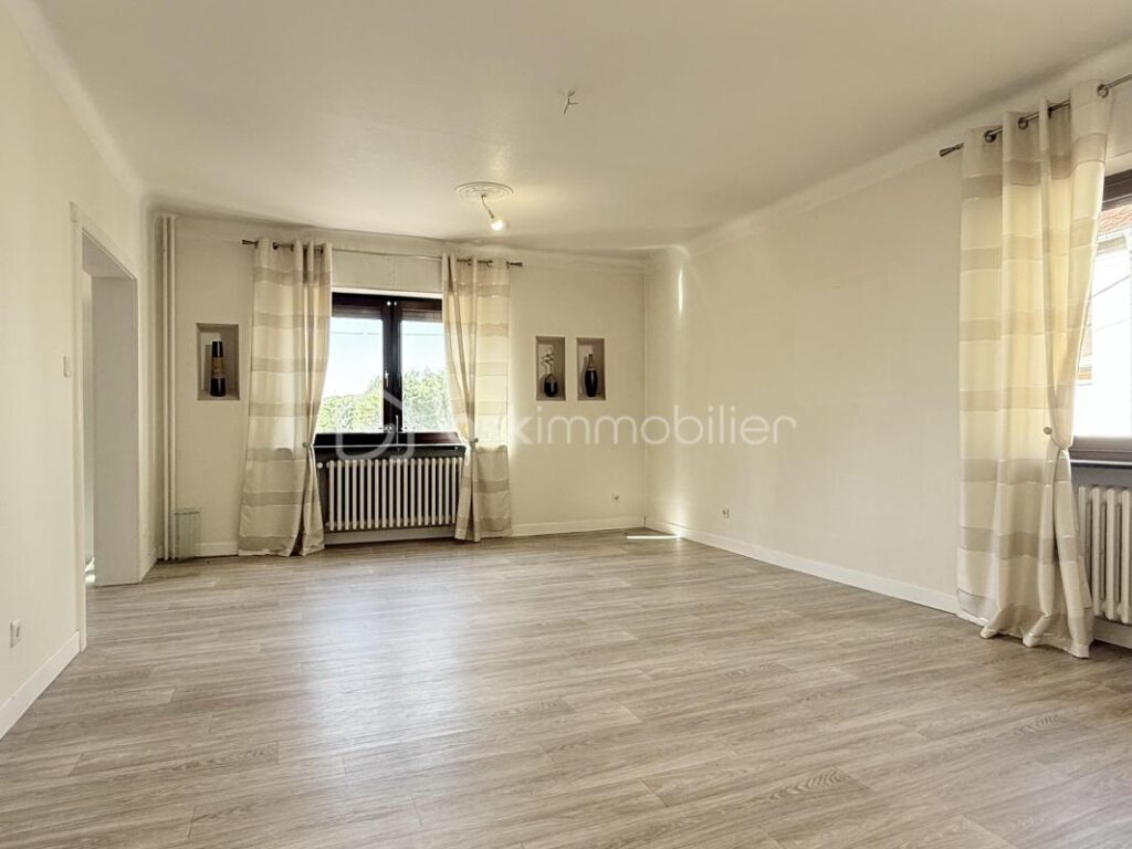 BAISSE DE PRIX !! – 5 pièces – 3 chambres – 136 m²