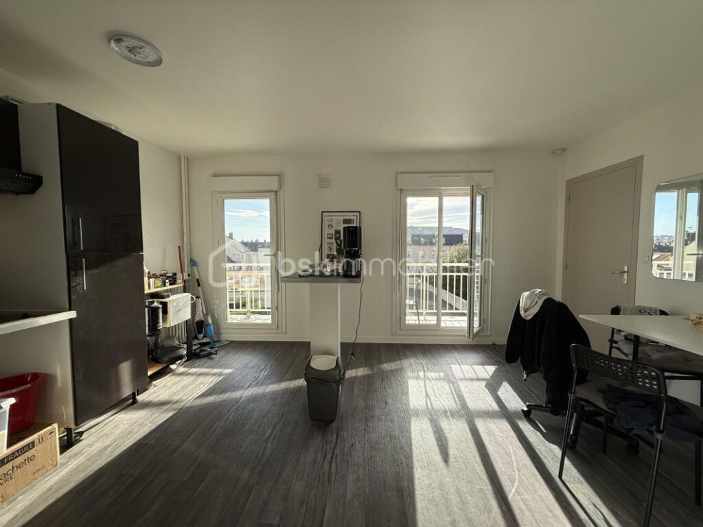 Appartement loué – Investissement locatif sécurisé – Proche université et centre-ville – Avec garage + cave – 2 pièces – 1 chambre – 36 m²