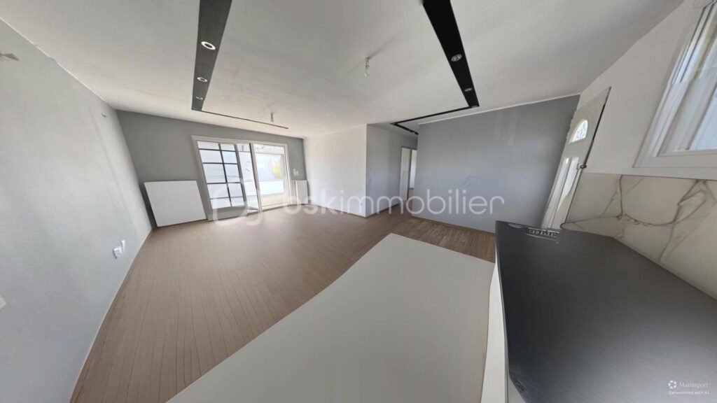 Maison avec 3 Chambres et sous sol semi-amenagée – 4 pièces – 3 chambres – 93 m²