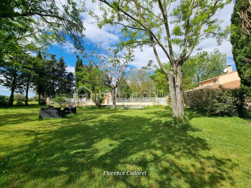 GRANDE VILLA AU CALME AUX PORTES D UZES – 8 pièces – 6 chambres – 239 m²