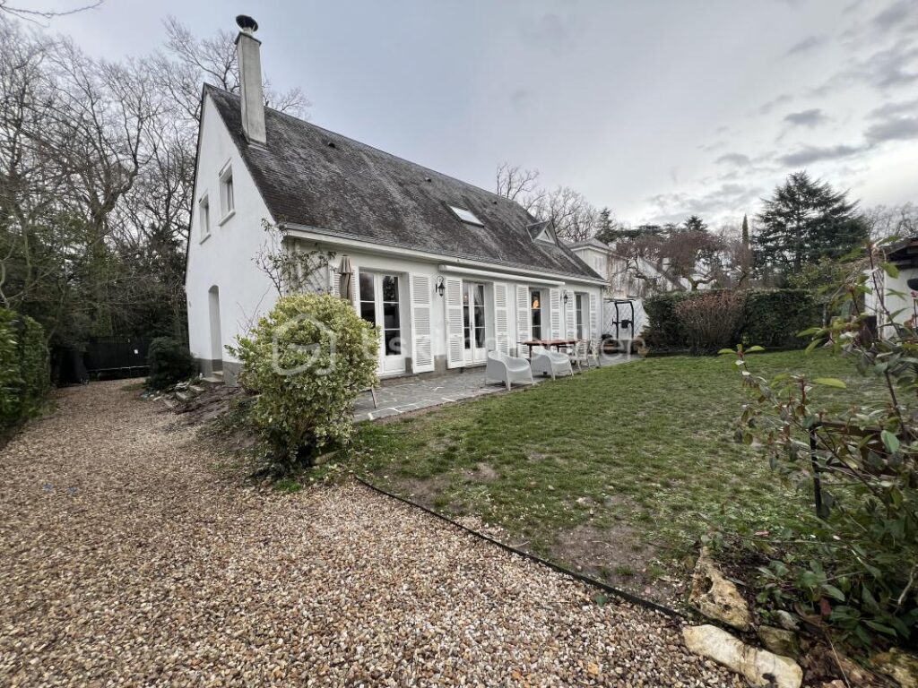 Maison de 150 M2 *** 37550 SAINT-AVERTIN*** – 7 pièces – 5 chambres – 150 m²