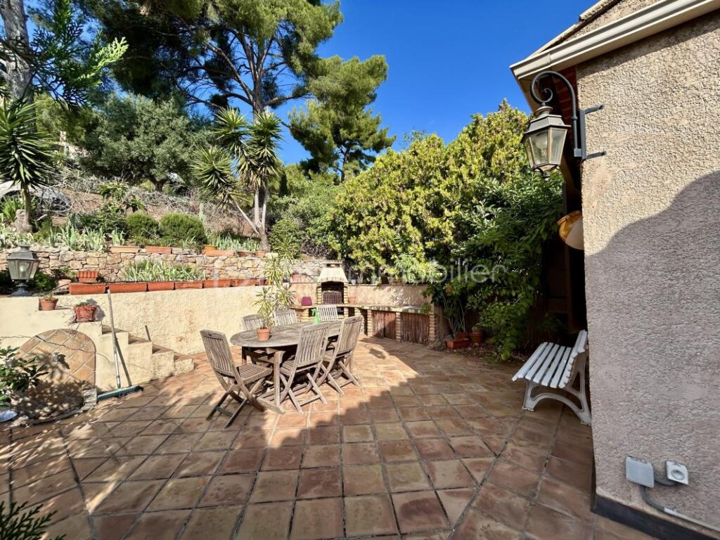 SOLLIES VILLE – CHARMANT PAVILLON T4 + TERRASSE + GARAGE – 4 pièces – 3 chambres – 91 m²