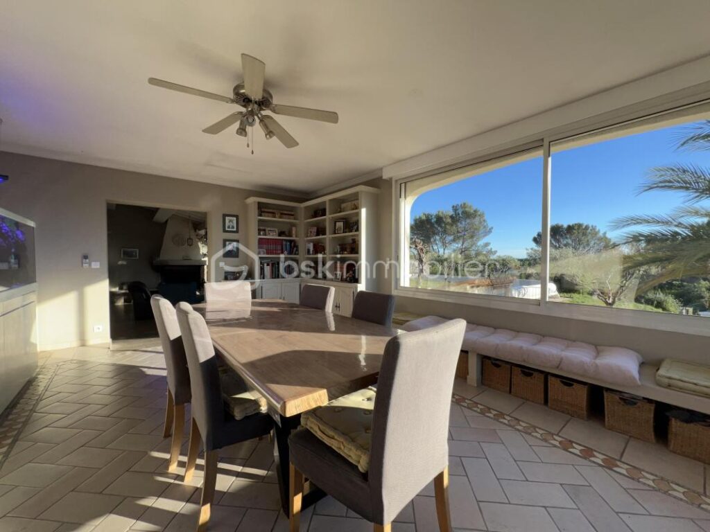 Vue Spectaculaire sur le Rocher : L’Art de Vivre Provençal à La Bouverie – 6 pièces – 4 chambres – 186 m²