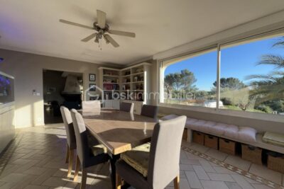 Vue Spectaculaire sur le Rocher : L&rsquo;Art de Vivre Provençal à La Bouverie – 6 pièces – 4 chambres – 186 m²