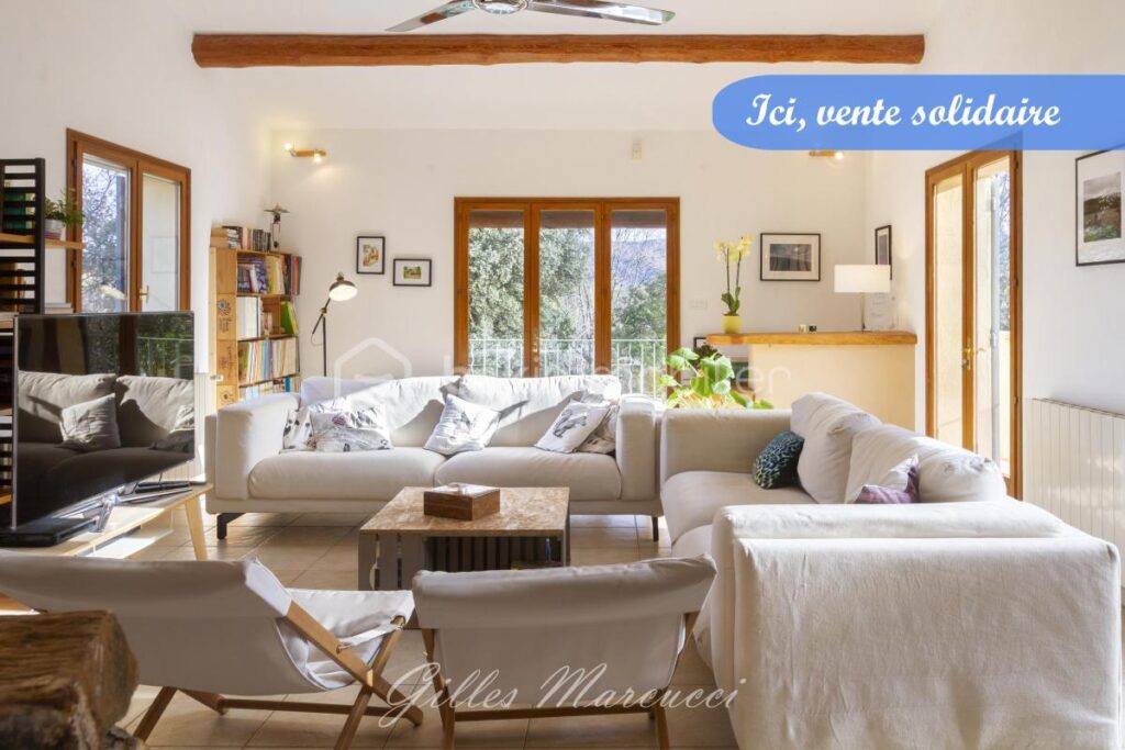 A la recherche d’une maison au calme et confortable ? – 5 pièces – 3 chambres – 174 m²