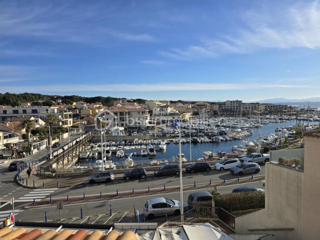 Appartement 2 pièces face au port – 28 m² habitable – 2 pièces – 1 chambre – 23 m²