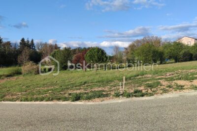 Vends terrain constructible et viabilisé de 1043 m2 proche Monclar de Quercy – NR pièces – NR chambres – 1043 m²