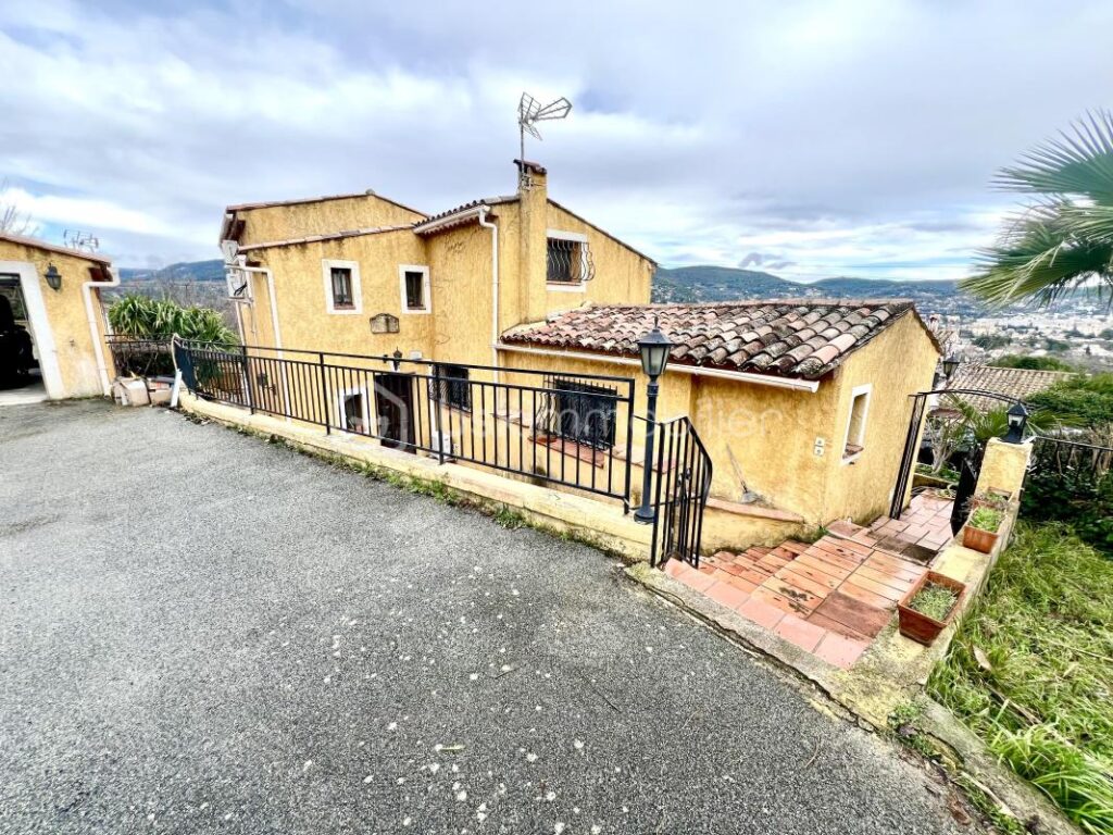 Draguignan – Villa – Studio indépendant – Piscine – Aucun vis à vis – 6 pièces – 4 chambres – 165 m²