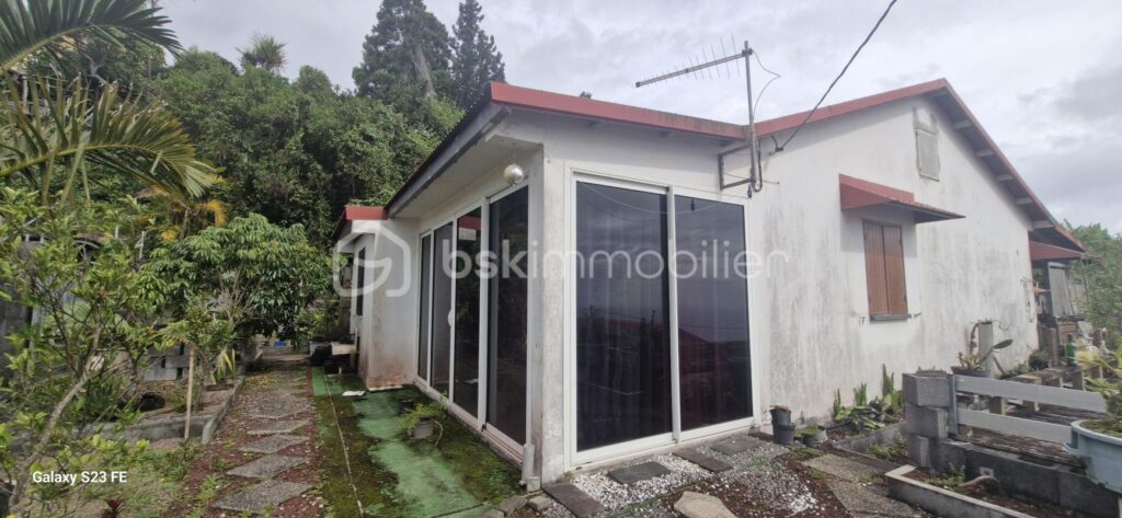 Maison a rénover A PETITE ILE – 4 pièces – 3 chambres – 75 m²