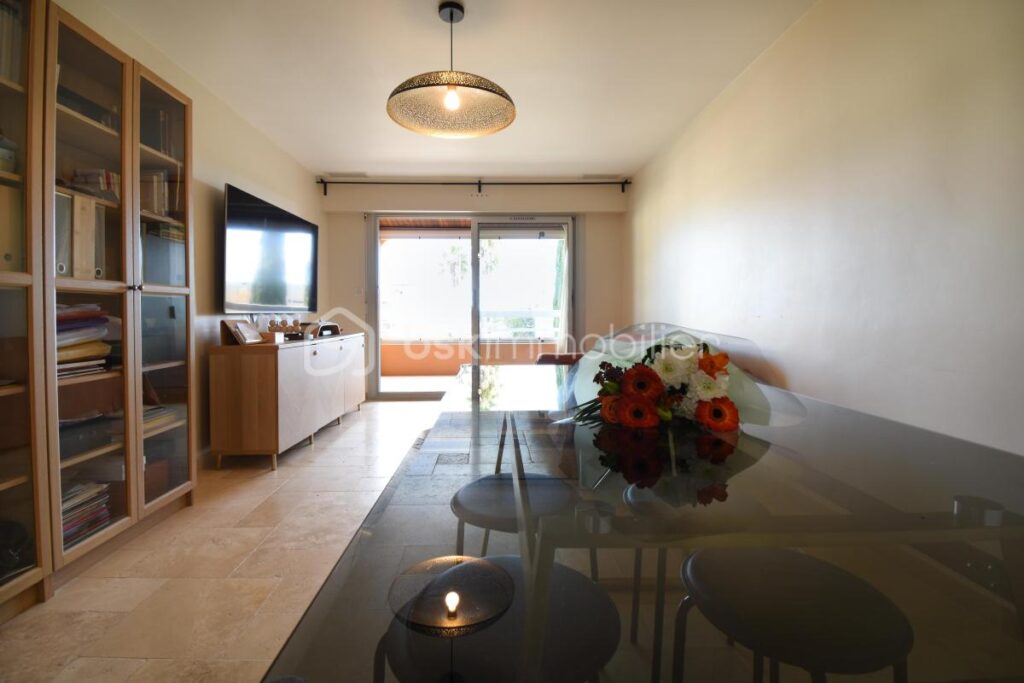 A la vente T3 entièrement rénové au 3ème et dernier étage! – 3 pièces – 2 chambres – 52 m²