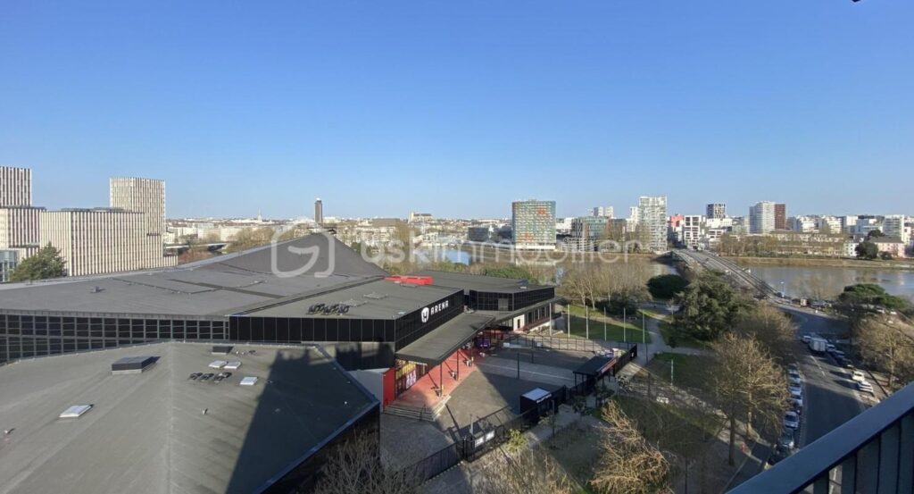 Nantes – Ile de Nantes Palais des Sports – Appartement 4 pièces – 3 chambres – 3 terrasses – Double garage – 4 pièces – 3 chambres – 104 m²