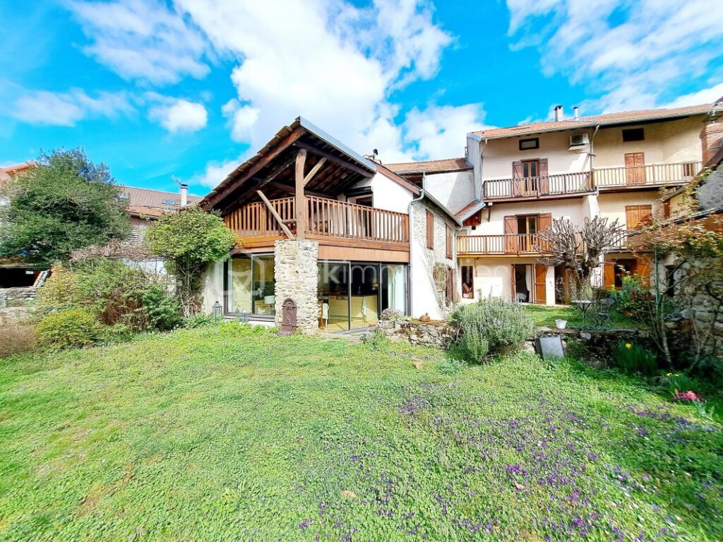 Gîte prés des pistes du plateau de Beille – 10 pièces – 6 chambres – 280 m²
