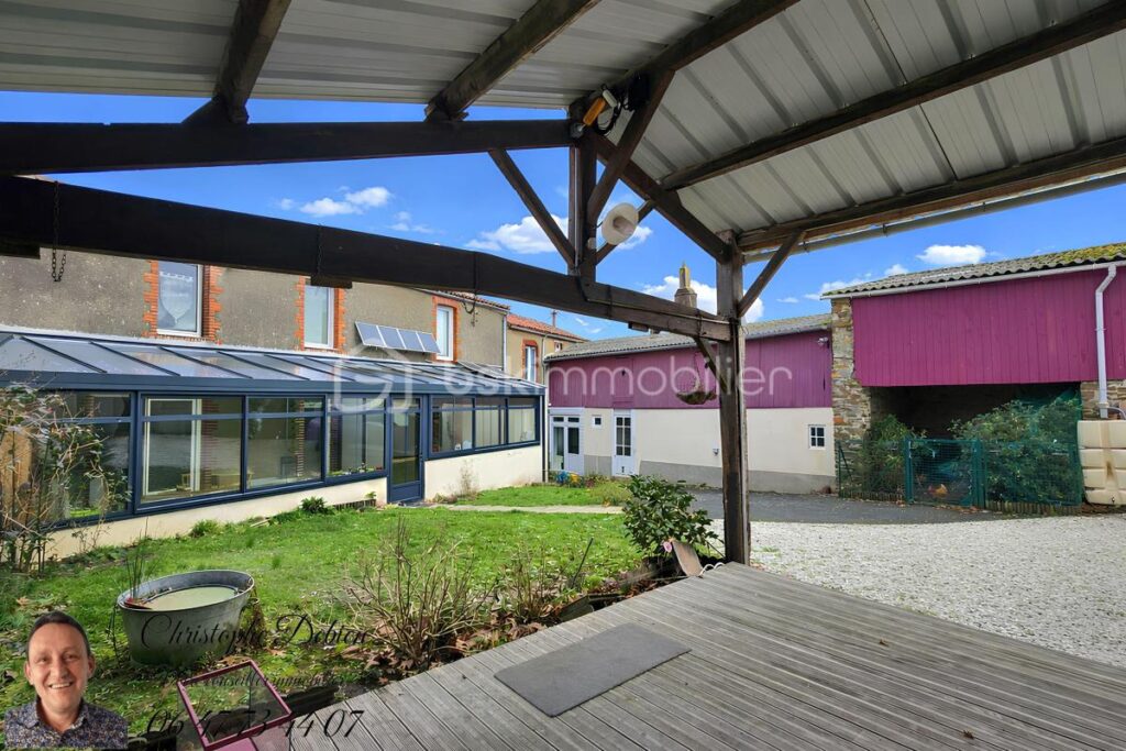 PAVILLON FAMILIAL 221 M² – 6 CHAMBRES – JARDIN CLOS & DÉPENDANCES – CENTRE DE CHAVAGNES-EN-PAILLERS – 10 pièces – 6 chambres – 221 m²