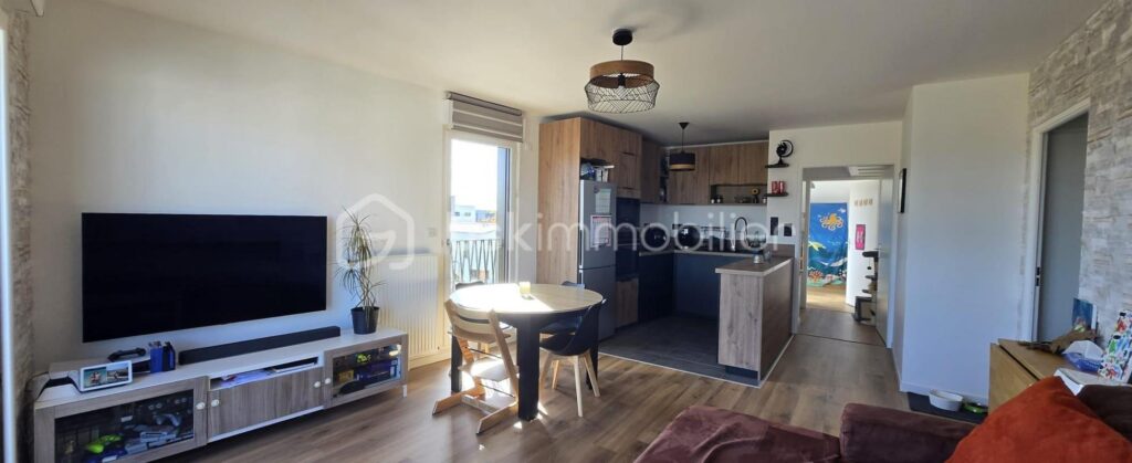 APPARTEMENT DERNIER ETAGE – 4 pièces – 3 chambres – 79 m²