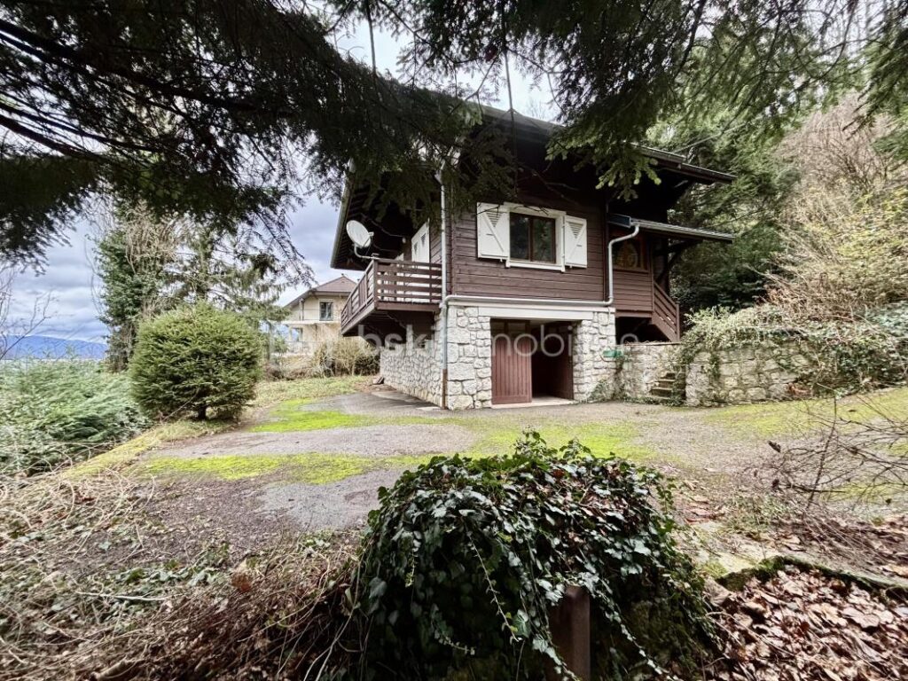 Chalet en bois avec vue sur le lac du Bourget – Le Vivier-du-Lac – 5 pièces – 3 chambres – 100 m²