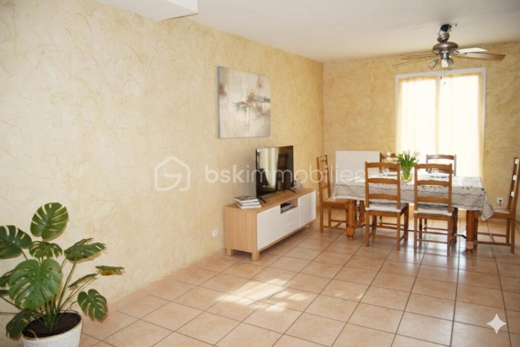 Maison – 5 Pièces environ – 93 m2 – 5 pièces – 3 chambres – 93 m²