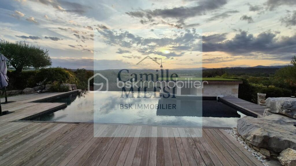 Maison de charme 120 m² – Vue exceptionnelle – Piscine à débordement – Terrain de 3081 m² – 5 pièces – 3 chambres – 120 m²