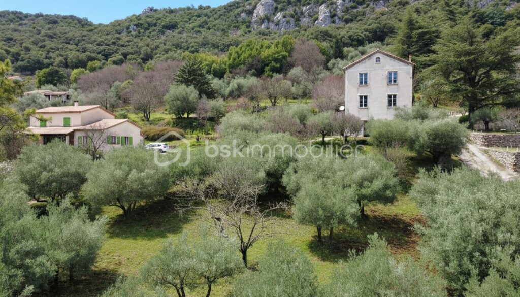 Maison de caractère avec annexe sur les hauteurs – 7 pièces – 5 chambres – 136 m²