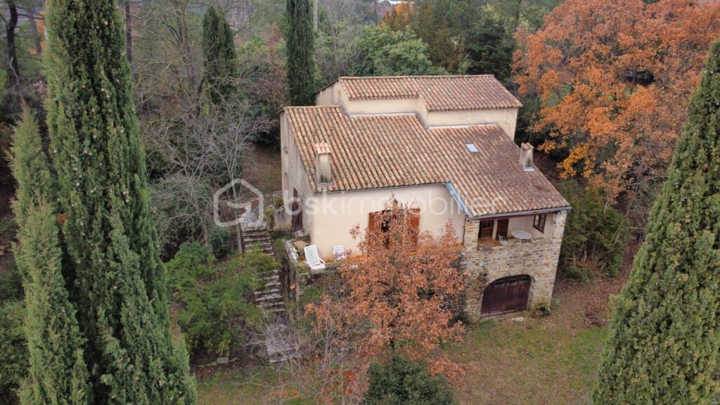 Maison à VINEZAC – 6 pièces – 4 chambres – 149 m²