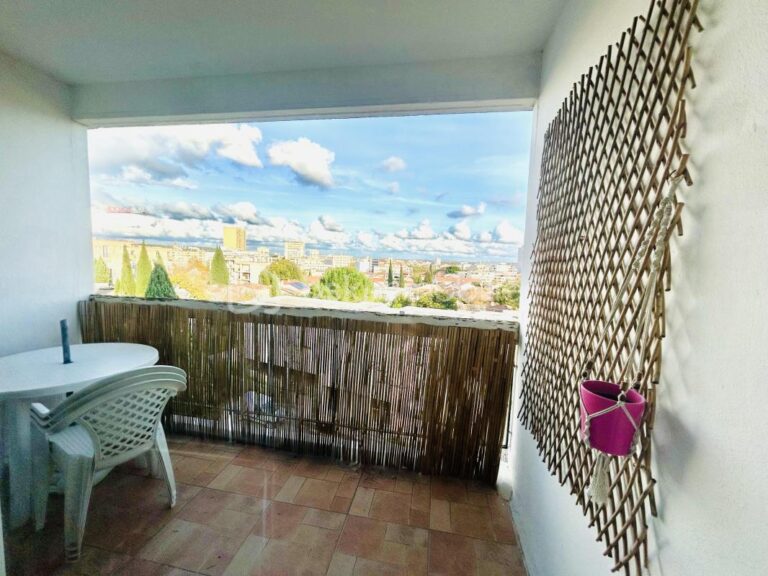 Appartement 79 m²- 3 chambres avec terrasse et vue – 4 pièces – 3 chambres – 79 m²