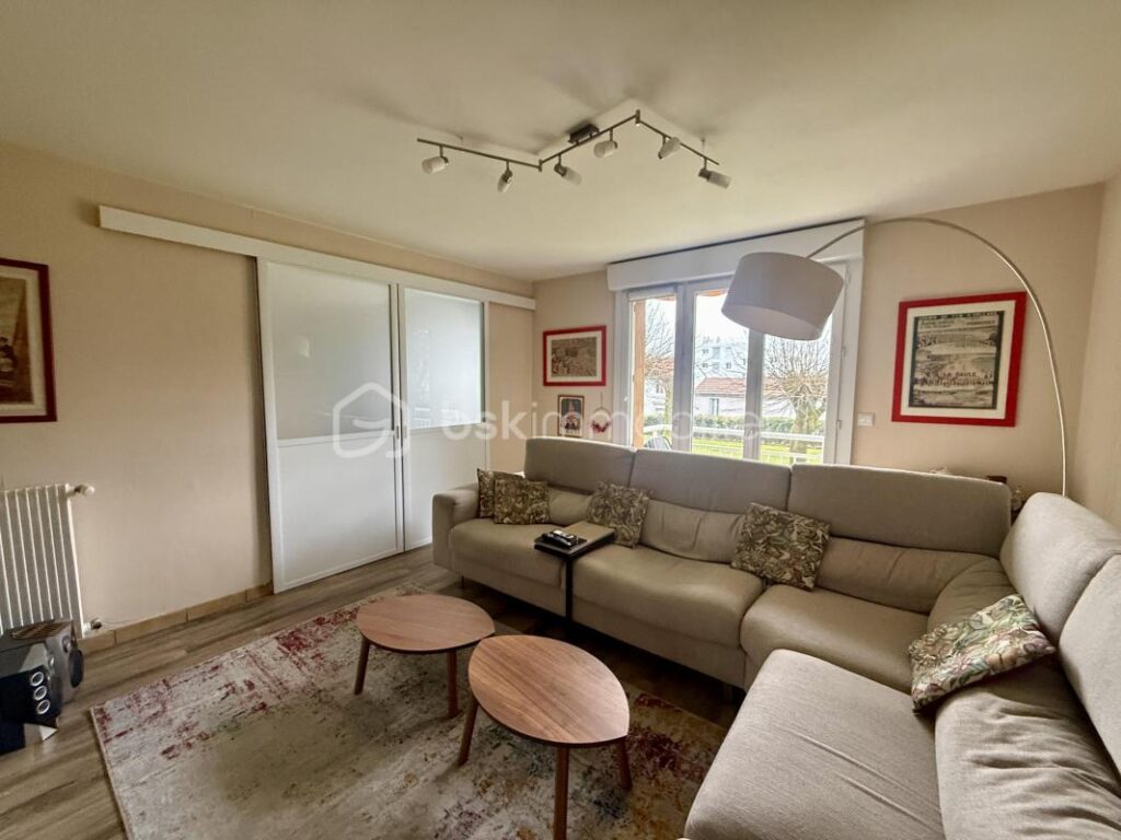 Appartement lumineux situé dans un environnement calme et verdoyant, à deux pas des commerces et commodités – 3 pièces – 2 chambres – 60 m²