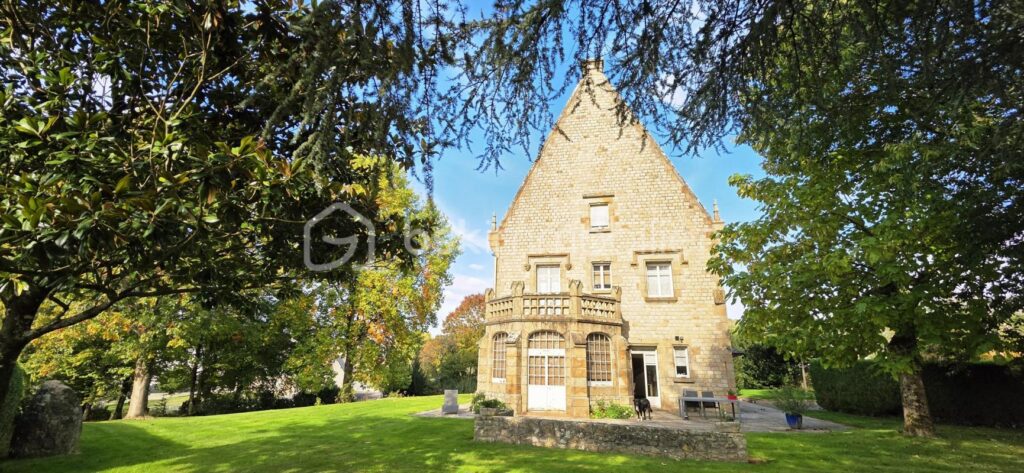 Maison exceptionnelle – 353 m² sur parc de 3 518 m² – 12 pièces – 5 chambres – 353 m²