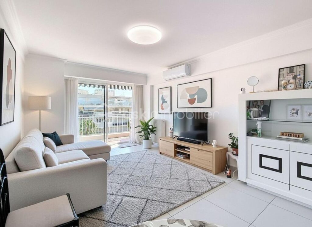 CANNES CARNOT 3P RÉNOVÉ ÉTAGE ÉLEVÉ – 3 pièces – 2 chambres – 67 m²