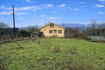 Maison individuelle familiale dans un environnement calme et recherché sur un terrain de 1 415 m², dont 414 m² divisibles et constructibles – 5 pièces – 3 chambres – 122 m²