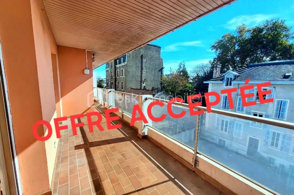 Appartement T4 – 92 m² – Dernier étage avec ascenseur, garage, parking et cave – Proche centre-ville – 4 pièces – 3 chambres – 92 m²