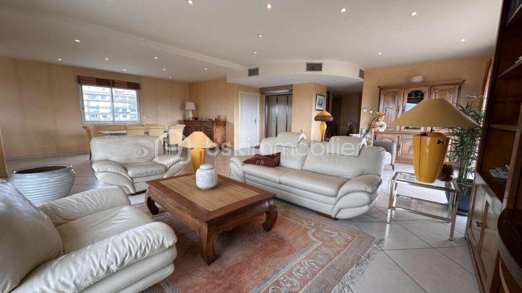 ROMANS SUR ISERE – Penthouse 160 m² habitables – 4 pièces – 3 chambres – 160 m²